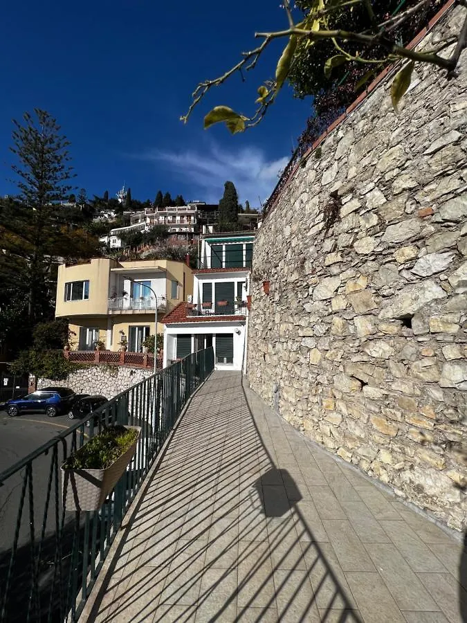 Casetta Limonella Taormina 0*,